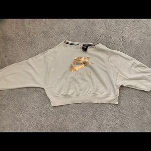 Cropped Nike sweatshirt
